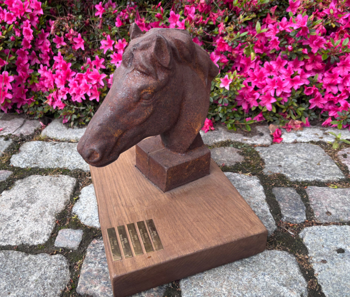 aaretsavler_statuette2